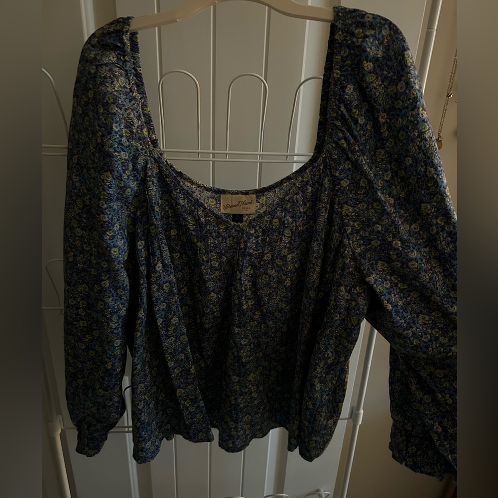 Universal Thread Top
